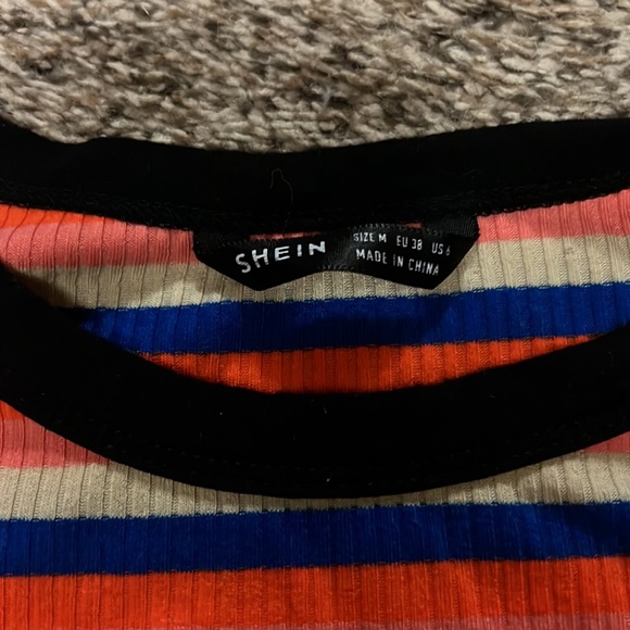 2 size medium colorful crop tops - Picture 2 of 5